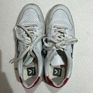 Final price. Like new- Veja V-10 sneaker